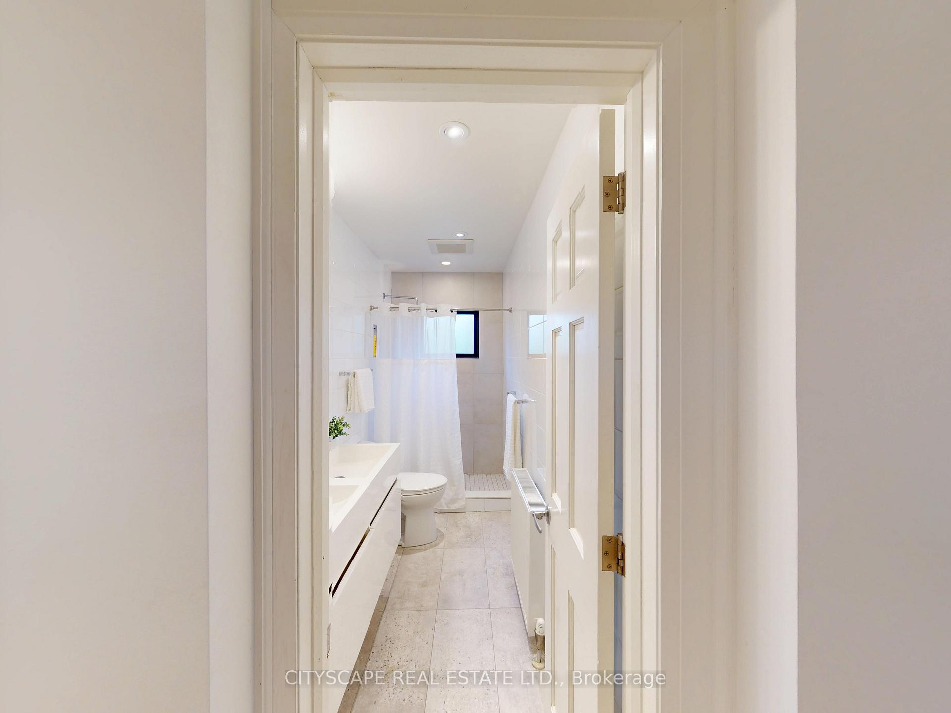 Photo 28 of 25 Oswald Crescent, Toronto, Mount Pleasant West — HOMEH