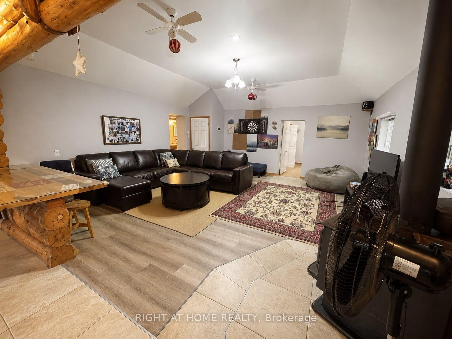 Photo 3 of 5470 Penetanguishene Road, Springwater, Rural Springwater — HOMEH