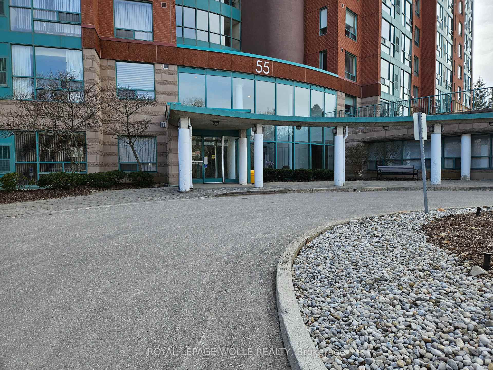 Photo 3 of Unit 805, 55 Blue Springs Drive, Waterloo, Colonial Acres — HOMEH