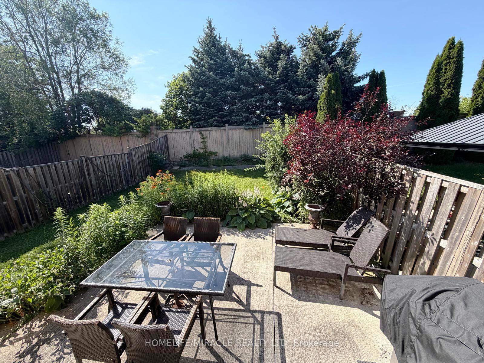 Photo 12 of 26 Fishing Crescent, Brampton, Madoc — HOMEH