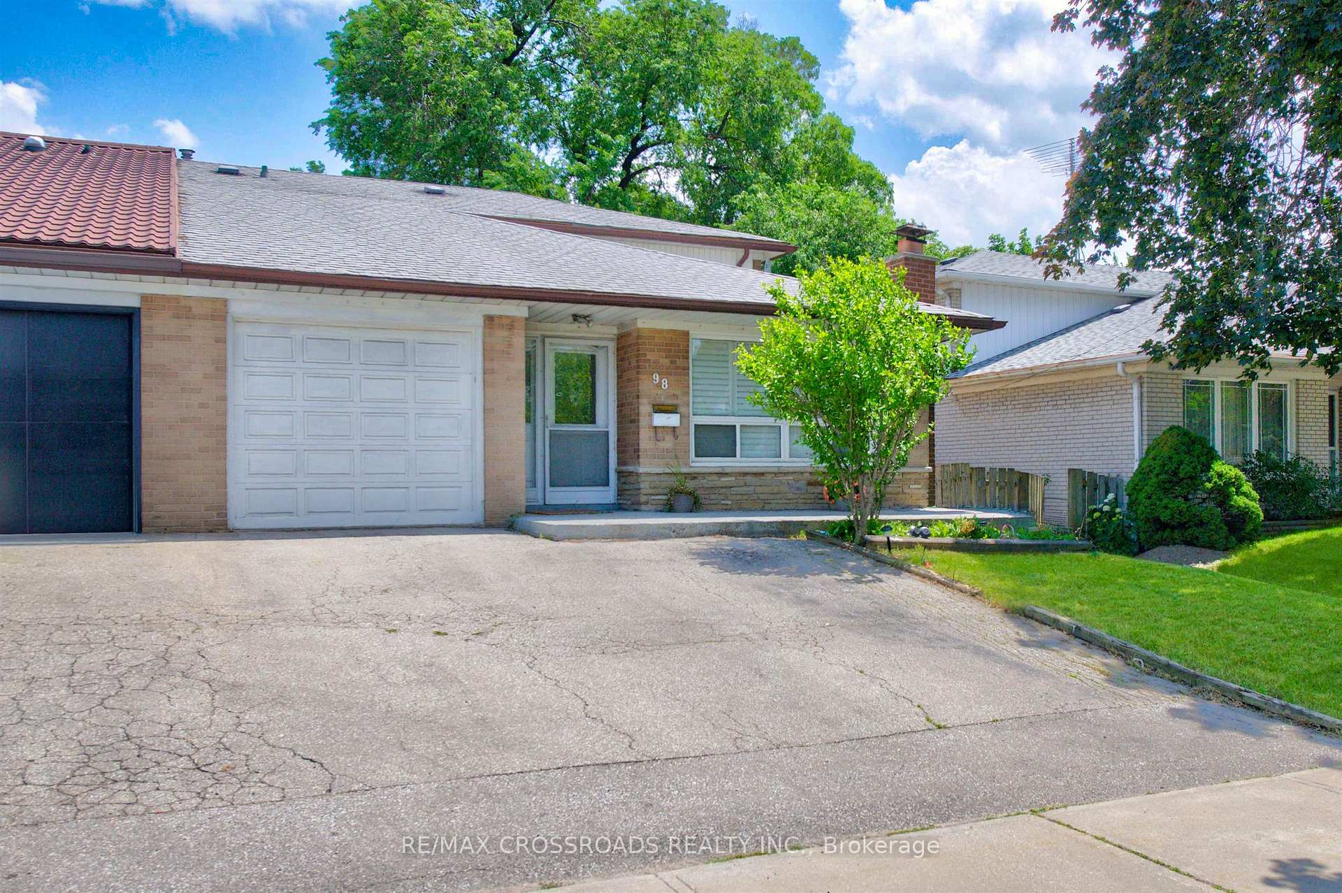 Photo 1 of 98 Willowridge Road, Etobicoke, Willowridge-Martingrove-Richview — HOMEH