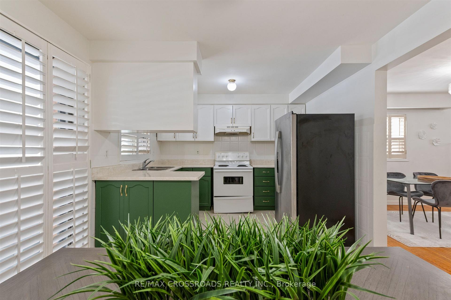 Photo 16 of 98 Willowridge Road, Etobicoke, Willowridge-Martingrove-Richview — HOMEH