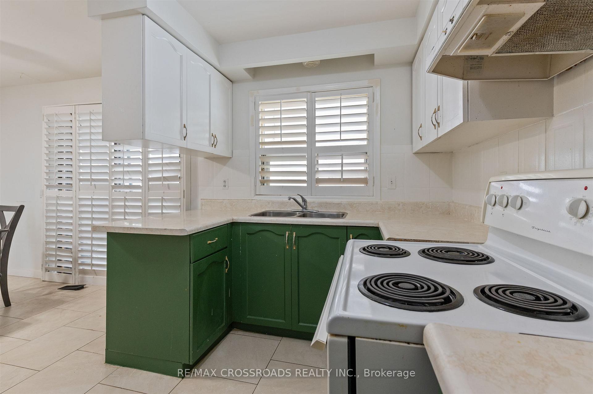 Photo 17 of 98 Willowridge Road, Etobicoke, Willowridge-Martingrove-Richview — HOMEH
