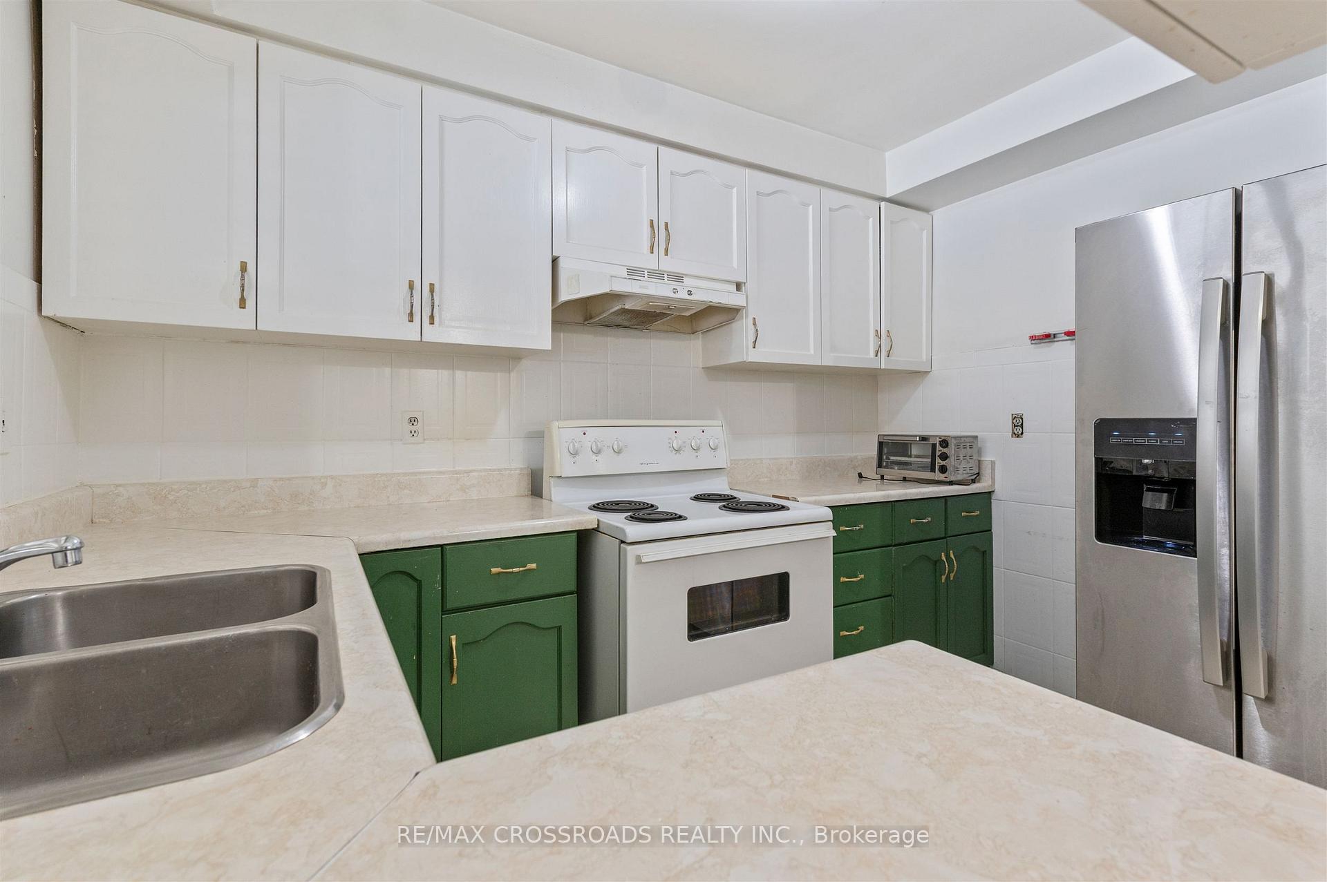 Photo 18 of 98 Willowridge Road, Etobicoke, Willowridge-Martingrove-Richview — HOMEH