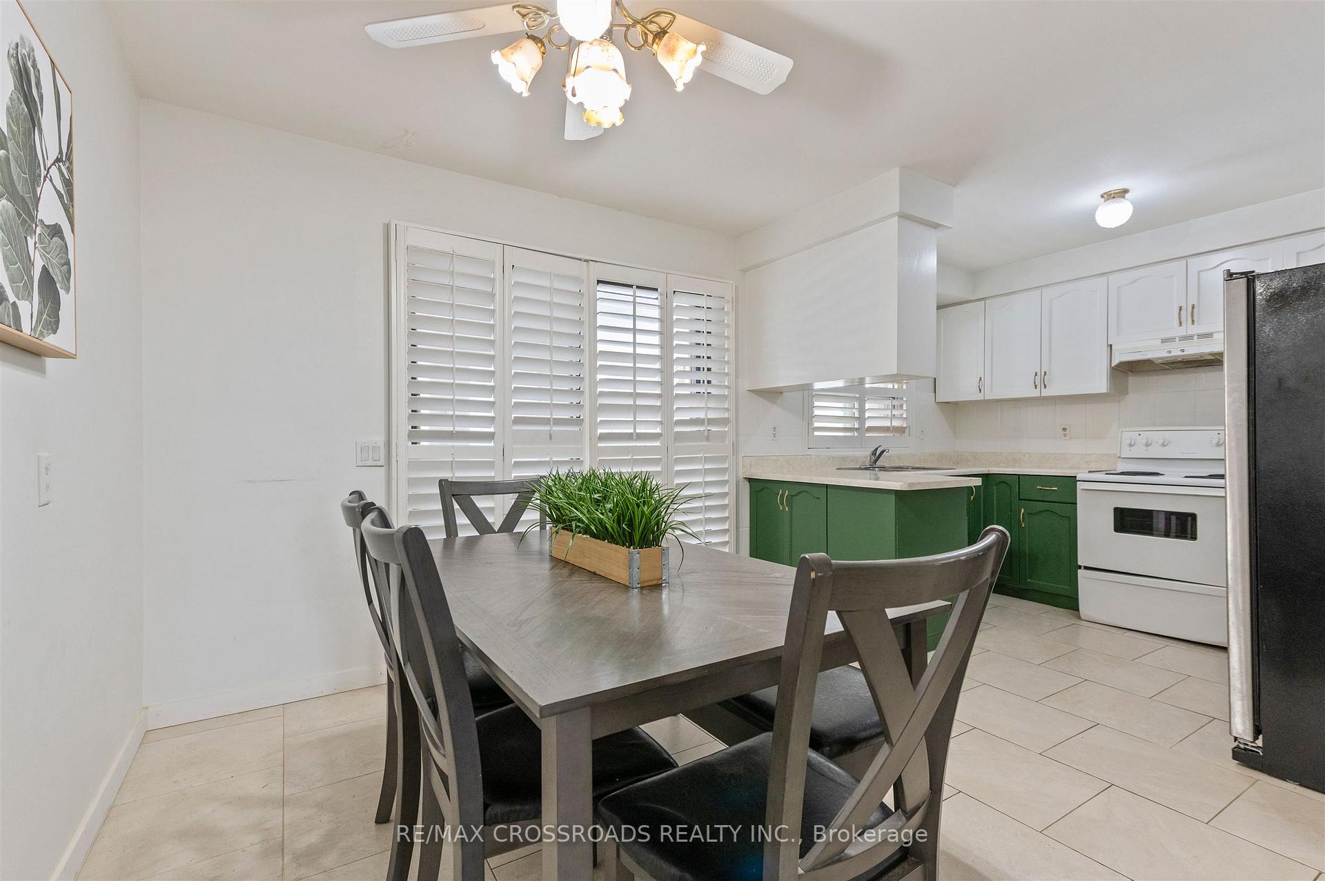 Photo 19 of 98 Willowridge Road, Etobicoke, Willowridge-Martingrove-Richview — HOMEH