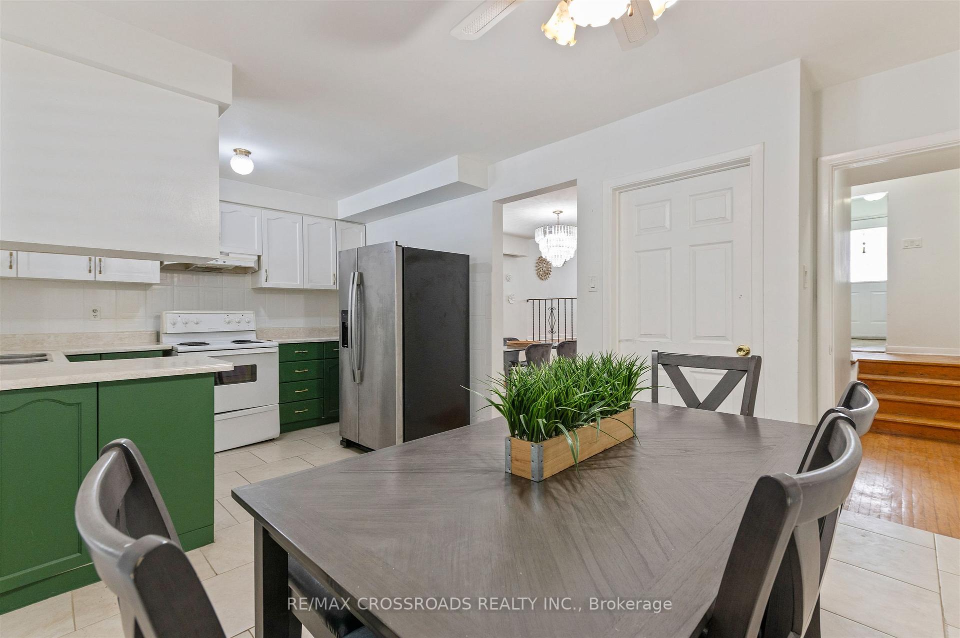 Photo 24 of 98 Willowridge Road, Etobicoke, Willowridge-Martingrove-Richview — HOMEH