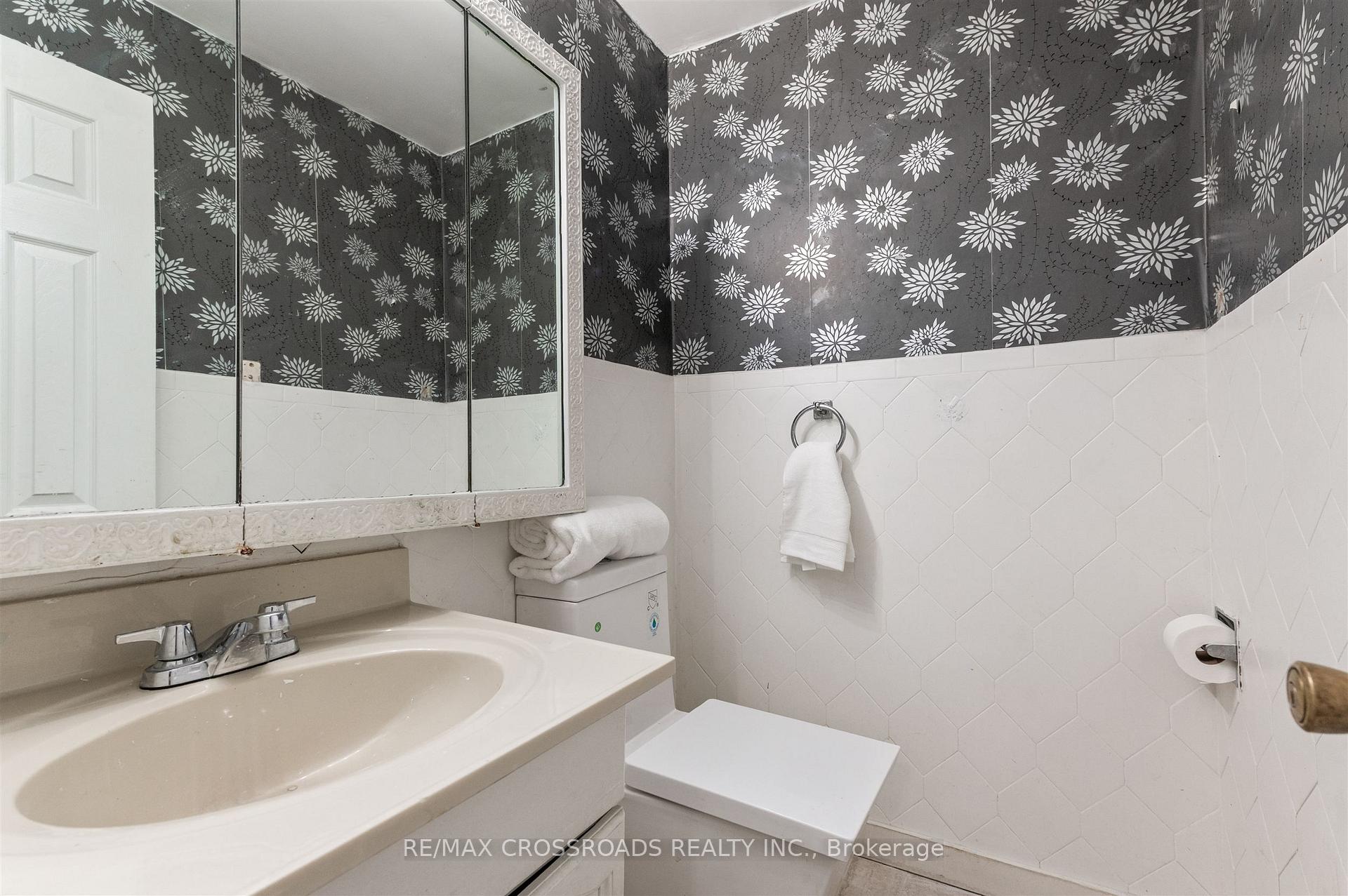 Photo 26 of 98 Willowridge Road, Etobicoke, Willowridge-Martingrove-Richview — HOMEH