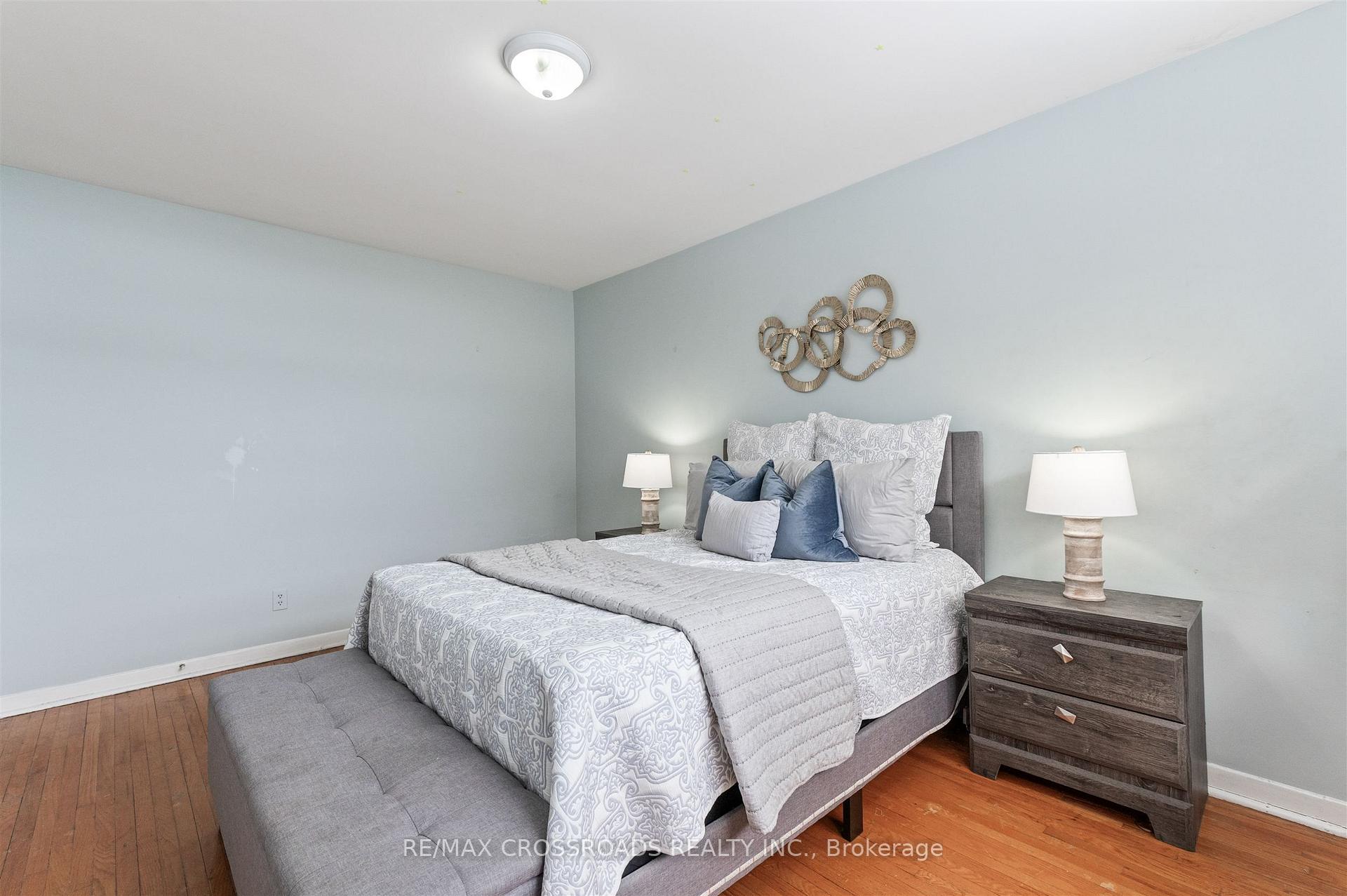 Photo 32 of 98 Willowridge Road, Etobicoke, Willowridge-Martingrove-Richview — HOMEH
