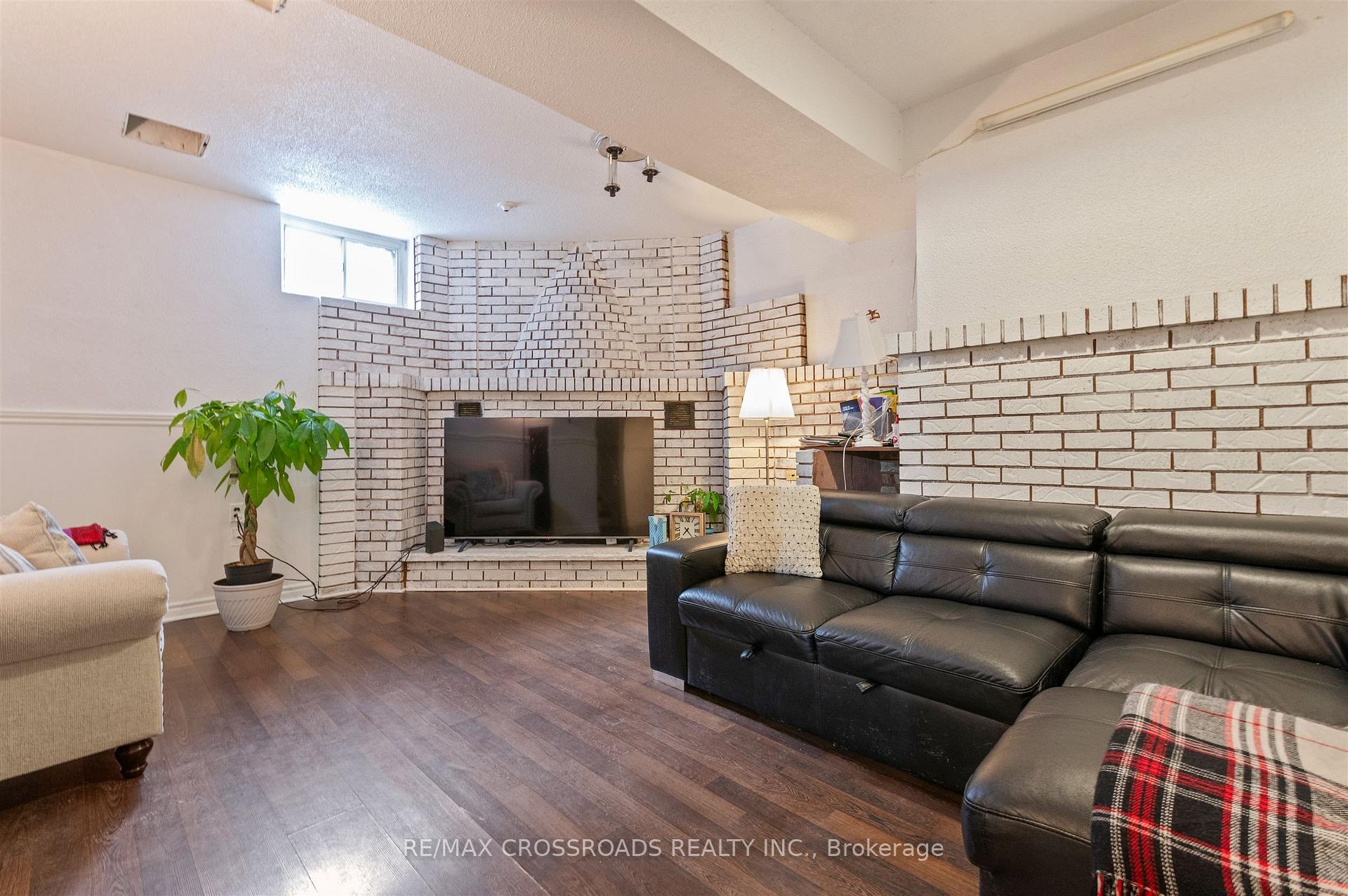 Photo 36 of 98 Willowridge Road, Etobicoke, Willowridge-Martingrove-Richview — HOMEH