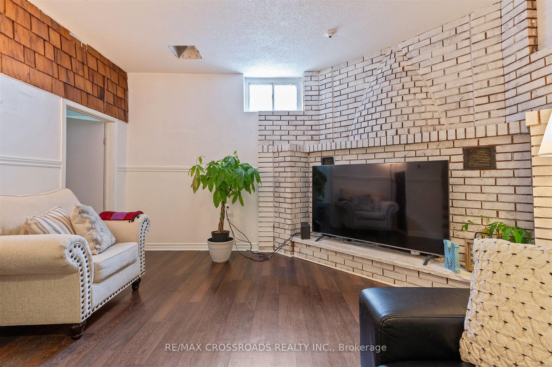 Photo 37 of 98 Willowridge Road, Etobicoke, Willowridge-Martingrove-Richview — HOMEH