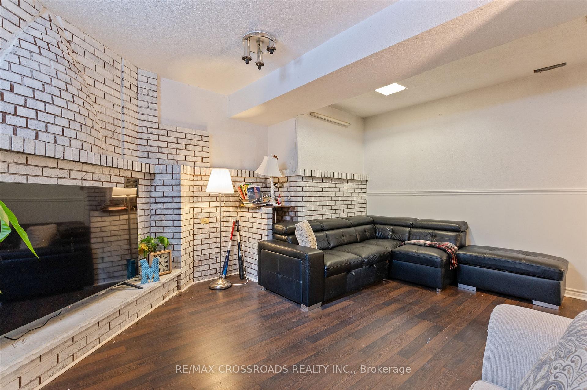 Photo 38 of 98 Willowridge Road, Etobicoke, Willowridge-Martingrove-Richview — HOMEH