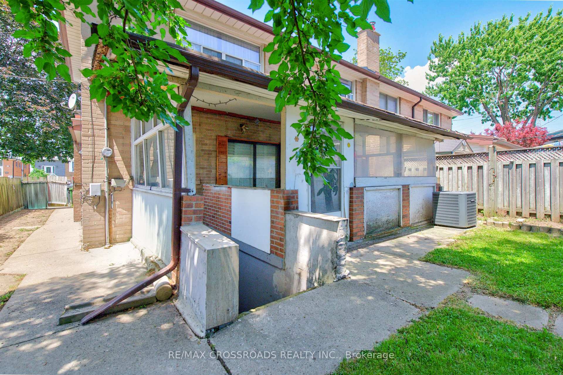 Photo 42 of 98 Willowridge Road, Etobicoke, Willowridge-Martingrove-Richview — HOMEH