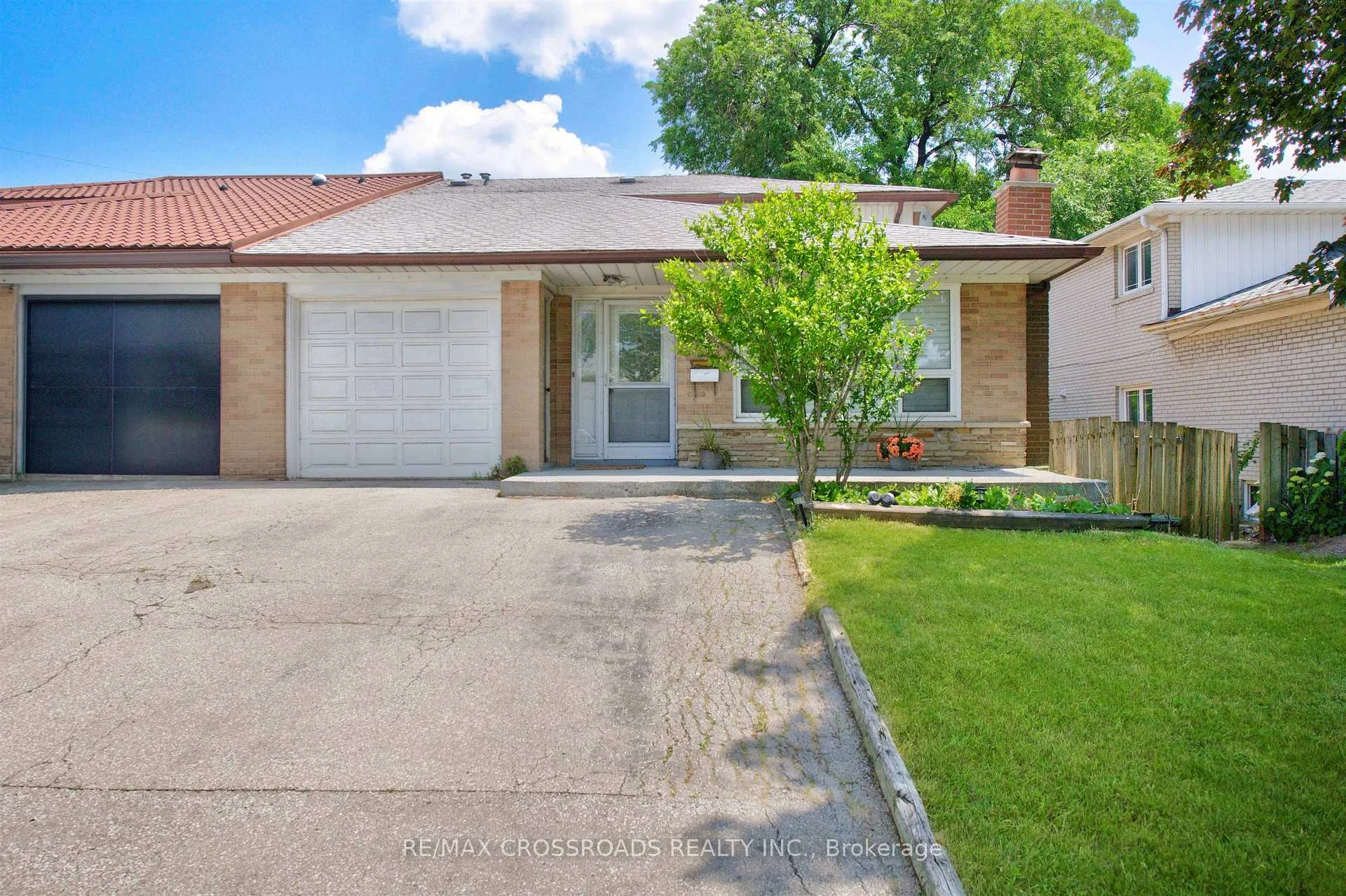 Photo 2 of 98 Willowridge Road, Etobicoke, Willowridge-Martingrove-Richview — HOMEH
