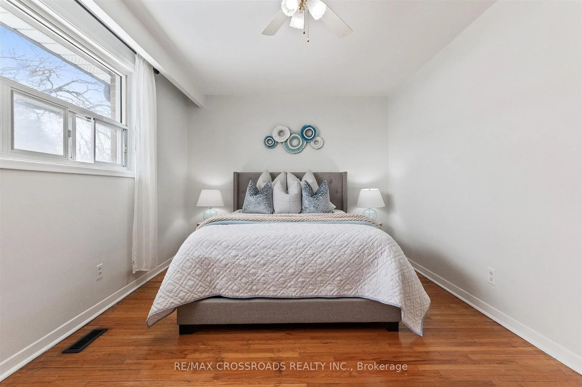 Photo 28 of 98 Willowridge Road, Etobicoke, Willowridge-Martingrove-Richview — HOMEH