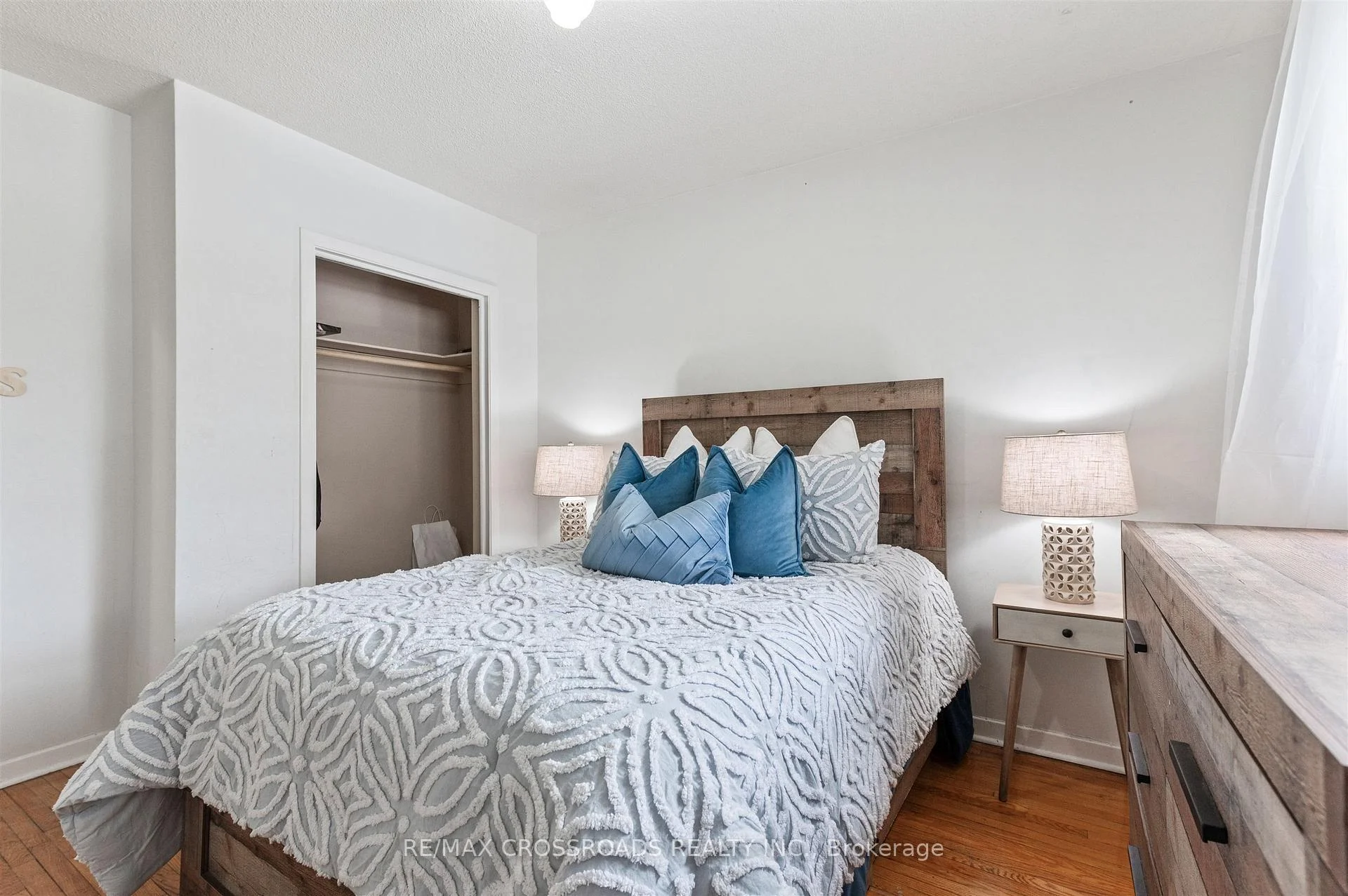 Photo 34 of 98 Willowridge Road, Etobicoke, Willowridge-Martingrove-Richview — HOMEH