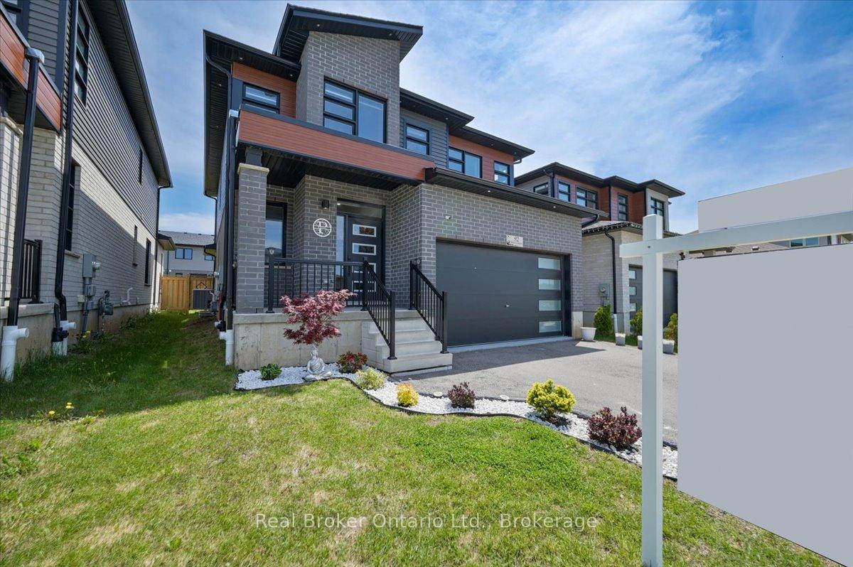 Photo 3 of 92 Moon Crescent, Cambridge, Blair Road — HOMEH