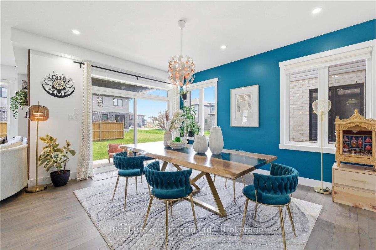Photo 13 of 92 Moon Crescent, Cambridge, Blair Road — HOMEH