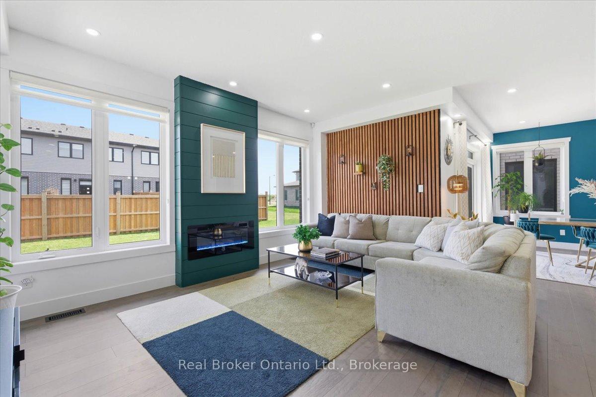 Photo 16 of 92 Moon Crescent, Cambridge, Blair Road — HOMEH