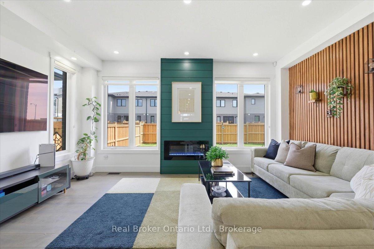 Photo 18 of 92 Moon Crescent, Cambridge, Blair Road — HOMEH