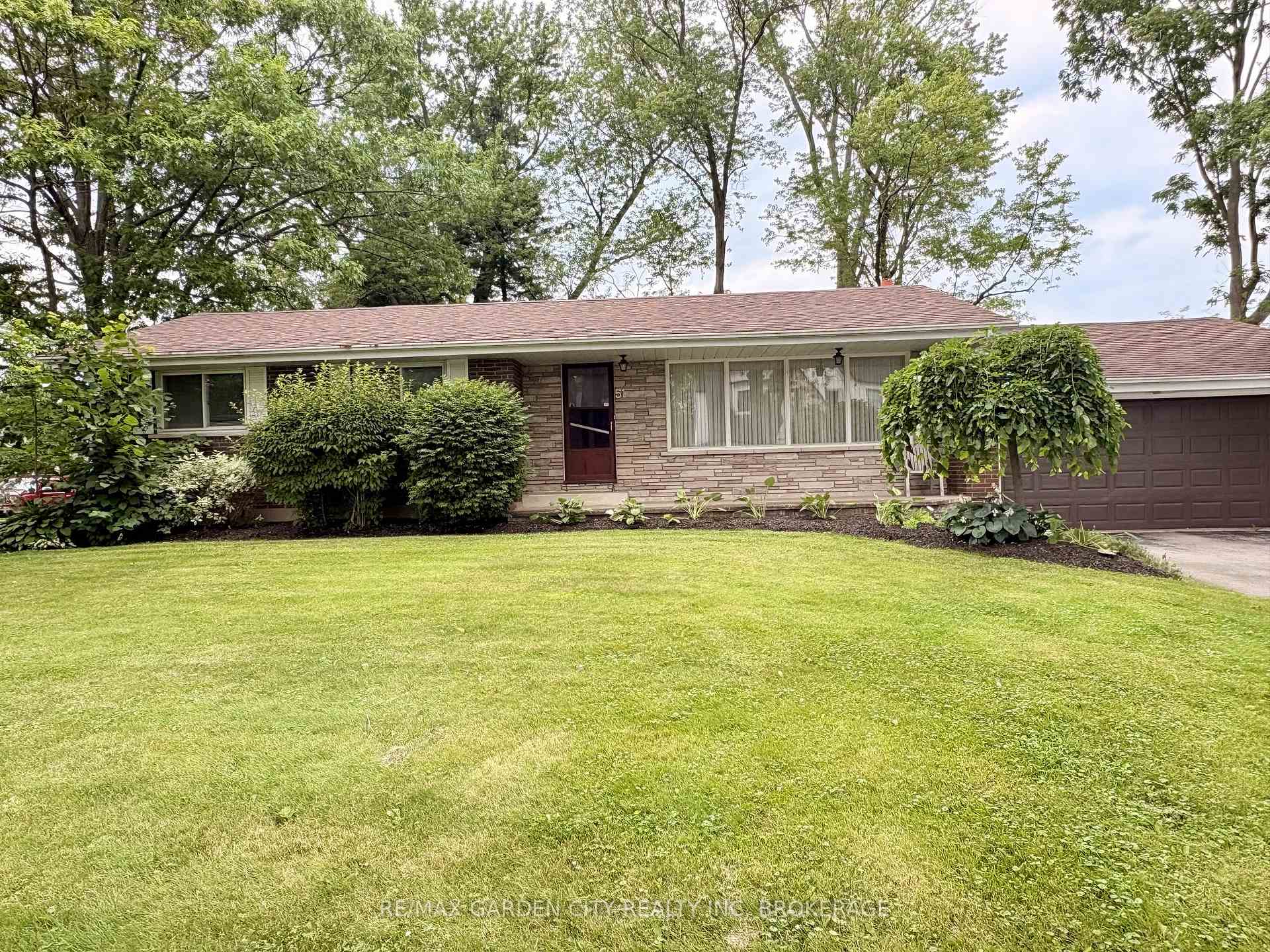 Photo 4 of 51 Bacon Lane, Pelham, Fonthill — HOMEH