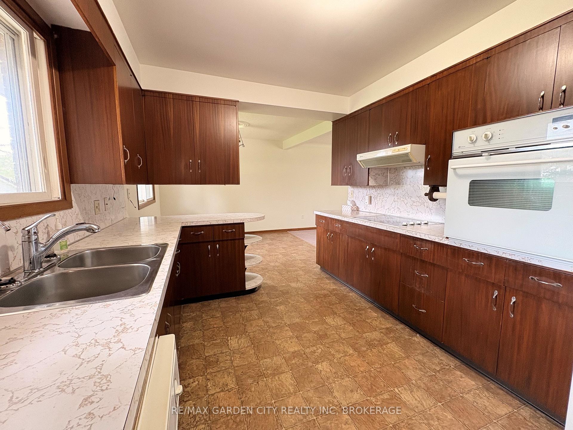Photo 8 of 51 Bacon Lane, Pelham, Fonthill — HOMEH