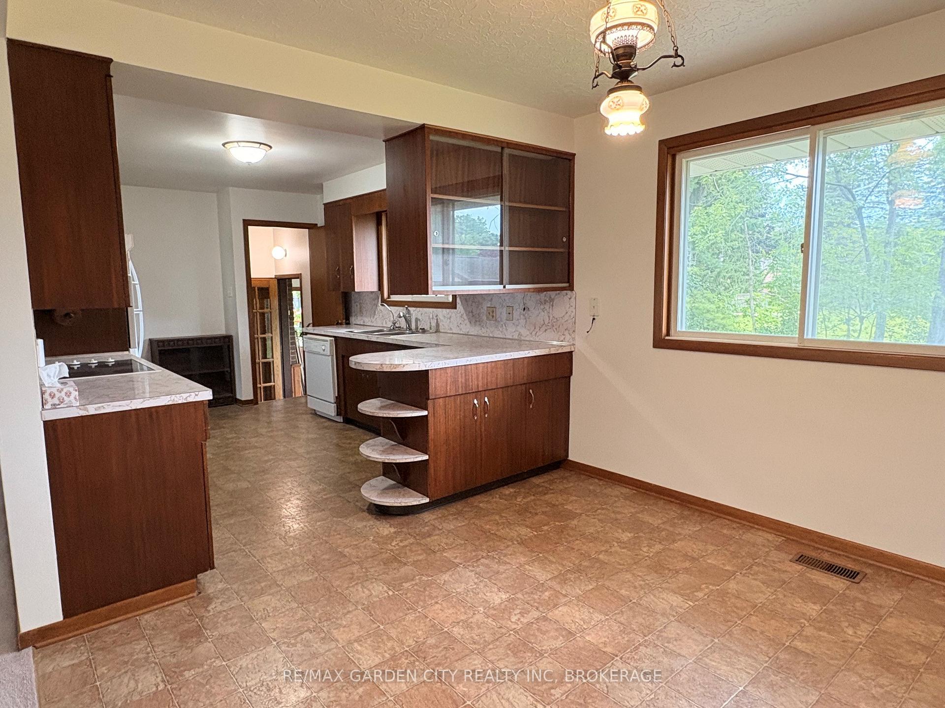 Photo 9 of 51 Bacon Lane, Pelham, Fonthill — HOMEH