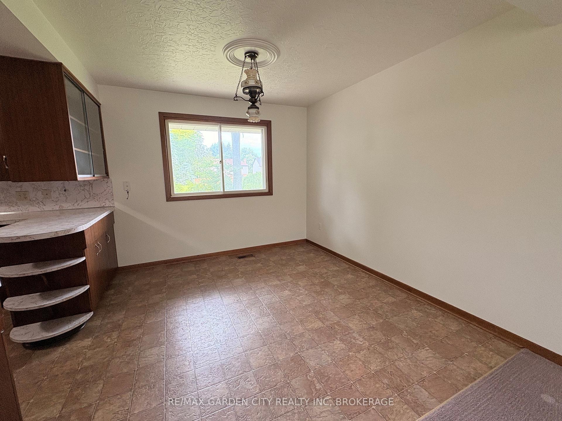 Photo 11 of 51 Bacon Lane, Pelham, Fonthill — HOMEH