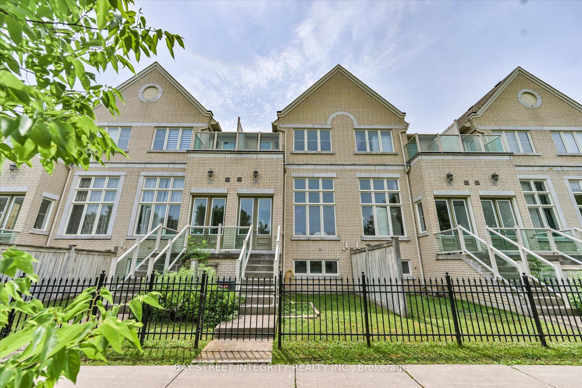 Photo 2 of 49 Victor Herbert Way, Markham, Cathedraltown — HOMEH