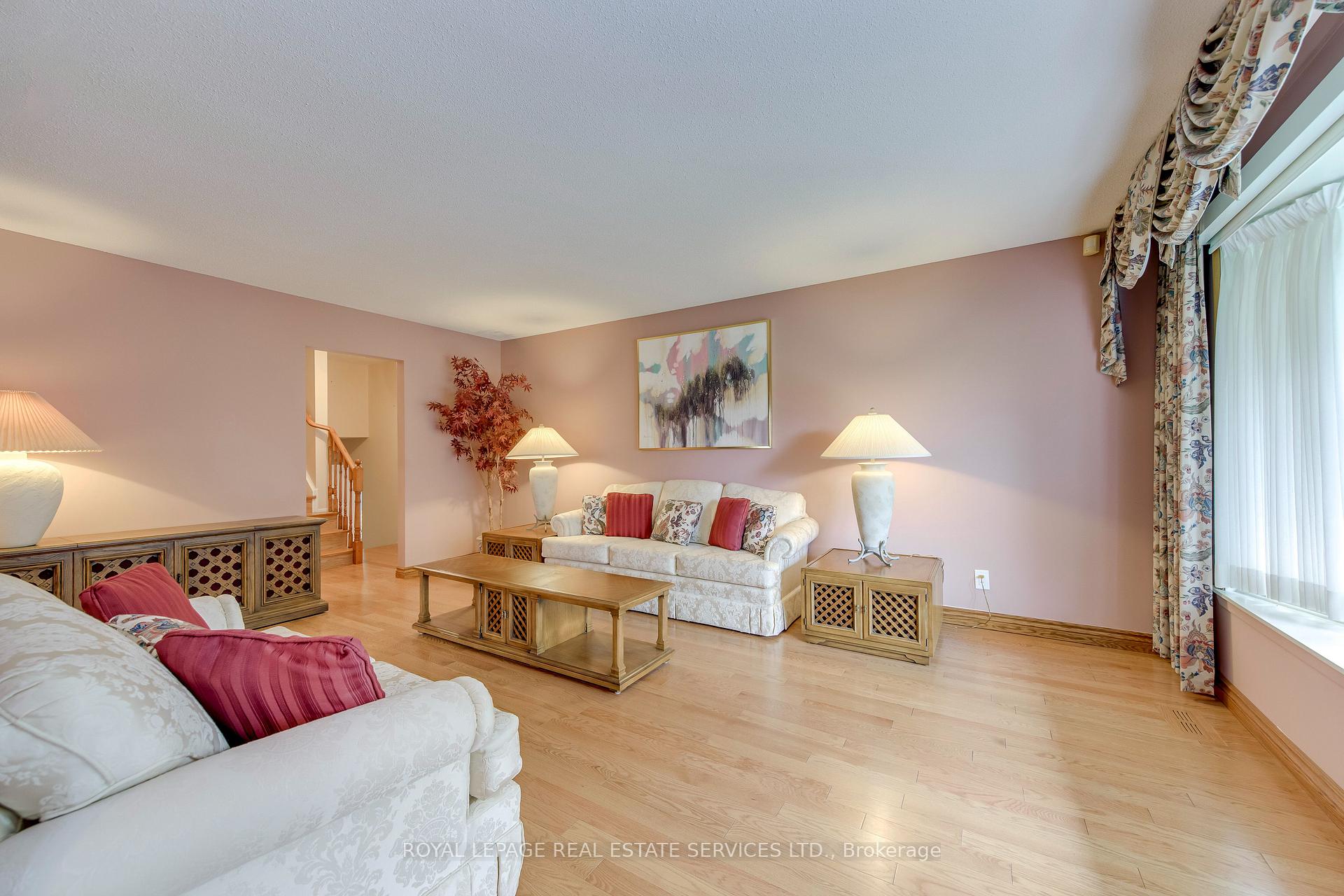 Photo 5 of 14 Governor Grove Crescent, Brampton, Brampton South — HOMEH