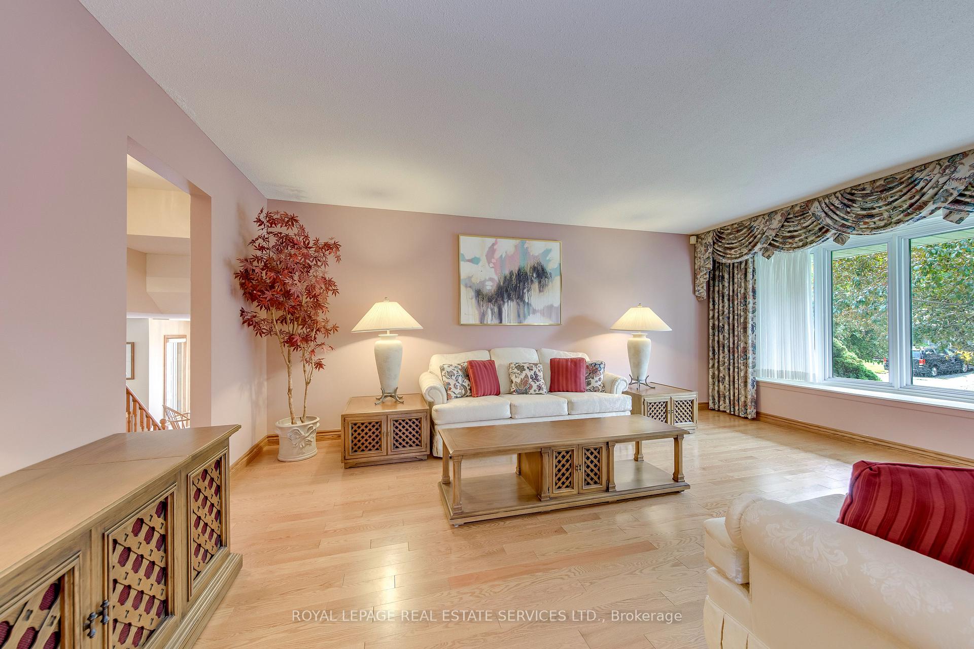 Photo 6 of 14 Governor Grove Crescent, Brampton, Brampton South — HOMEH