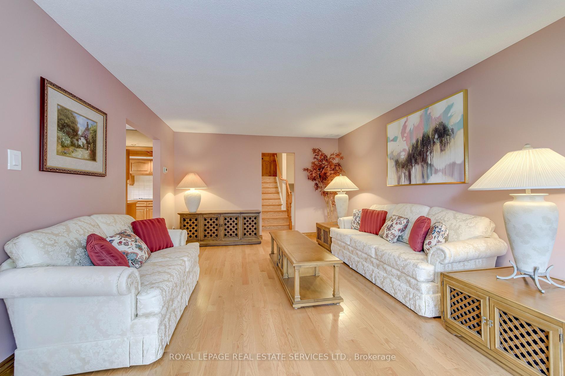 Photo 7 of 14 Governor Grove Crescent, Brampton, Brampton South — HOMEH