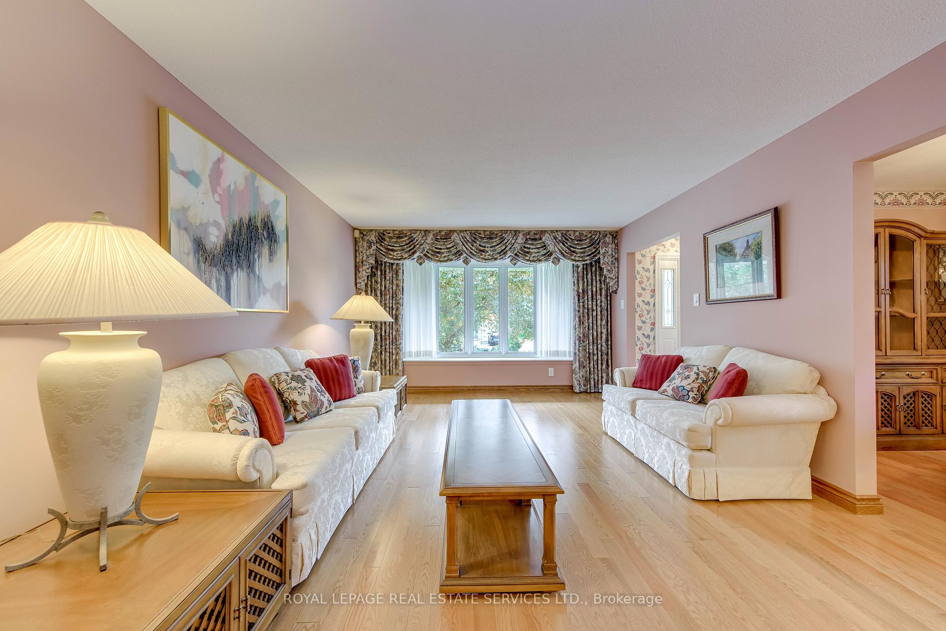 Photo 8 of 14 Governor Grove Crescent, Brampton, Brampton South — HOMEH