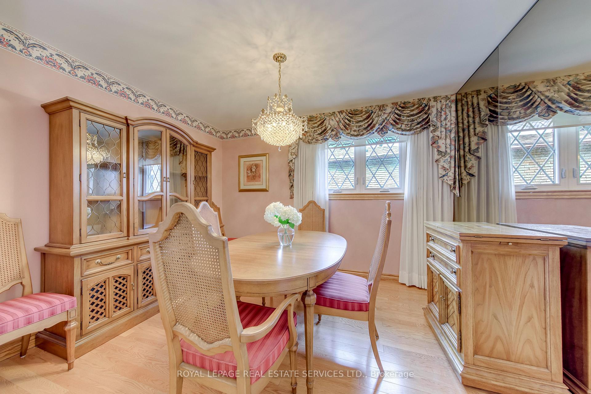 Photo 9 of 14 Governor Grove Crescent, Brampton, Brampton South — HOMEH