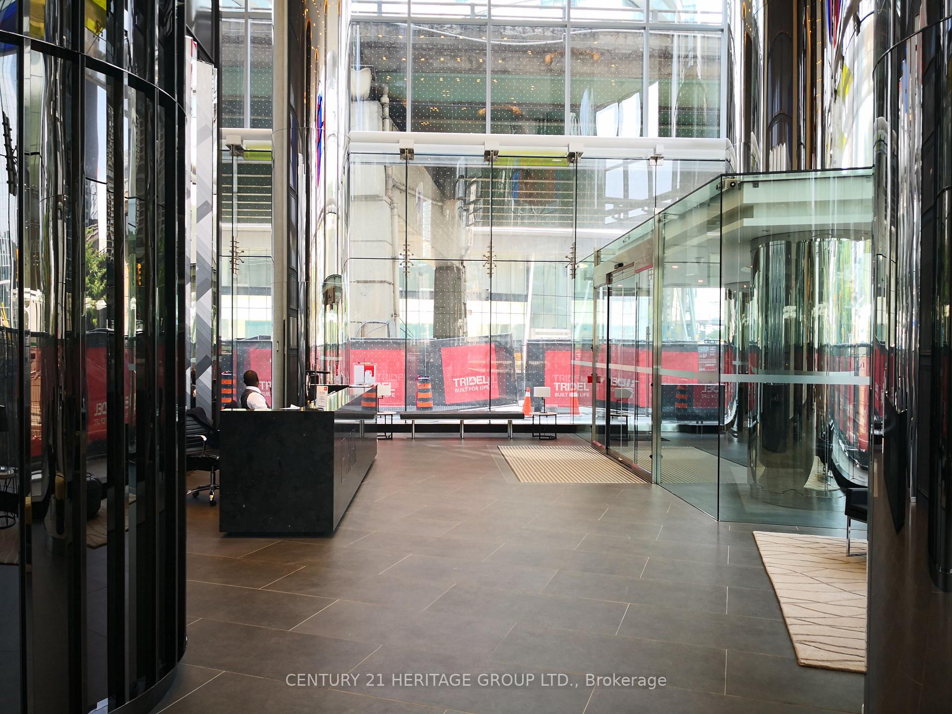 Photo 2 of Unit 3002, 10 York Street, Toronto, Waterfront Communities — HOMEH