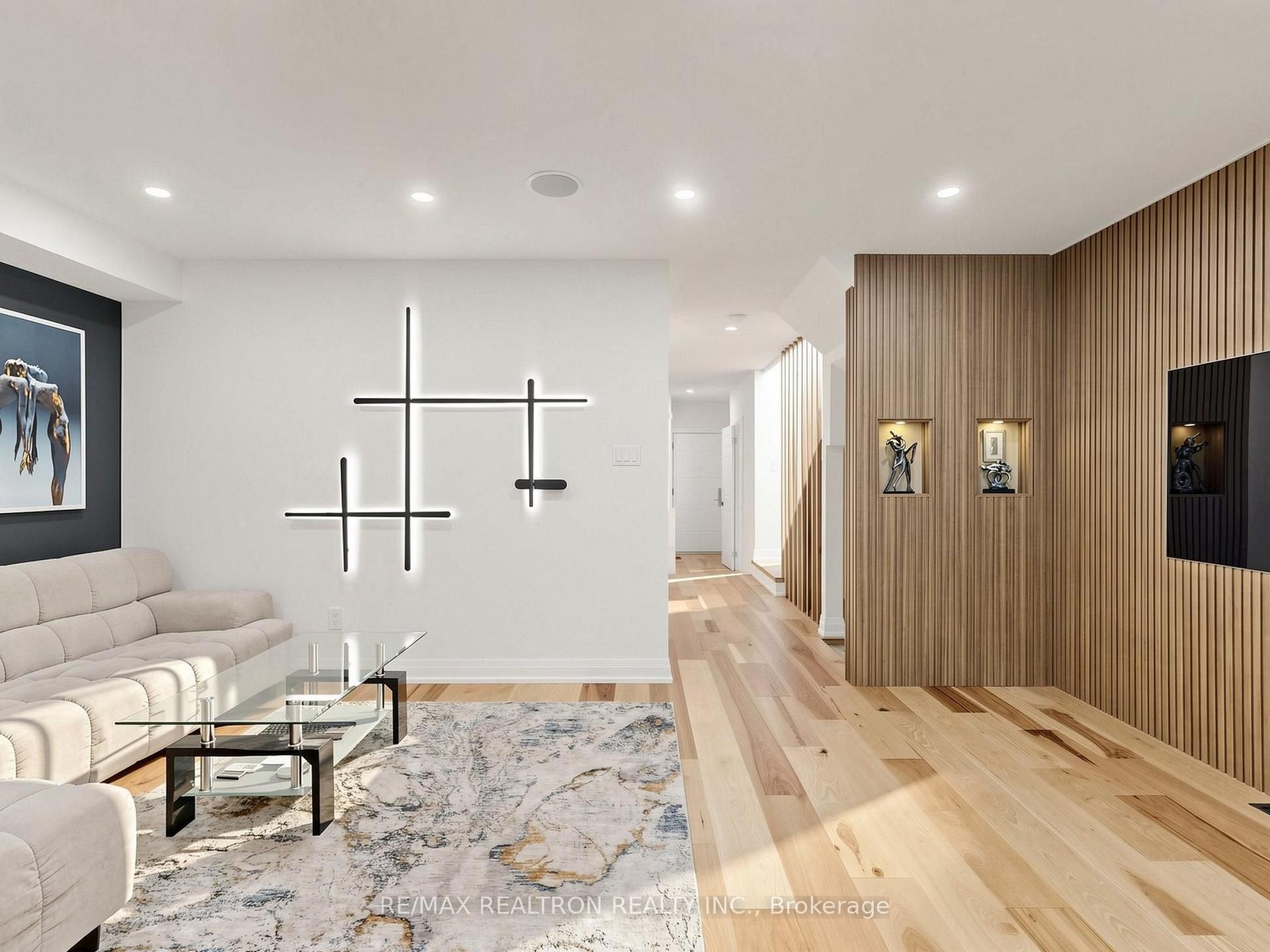Photo 7 of 68 Dallimore Circle, North York, Banbury-Don Mills — HOMEH