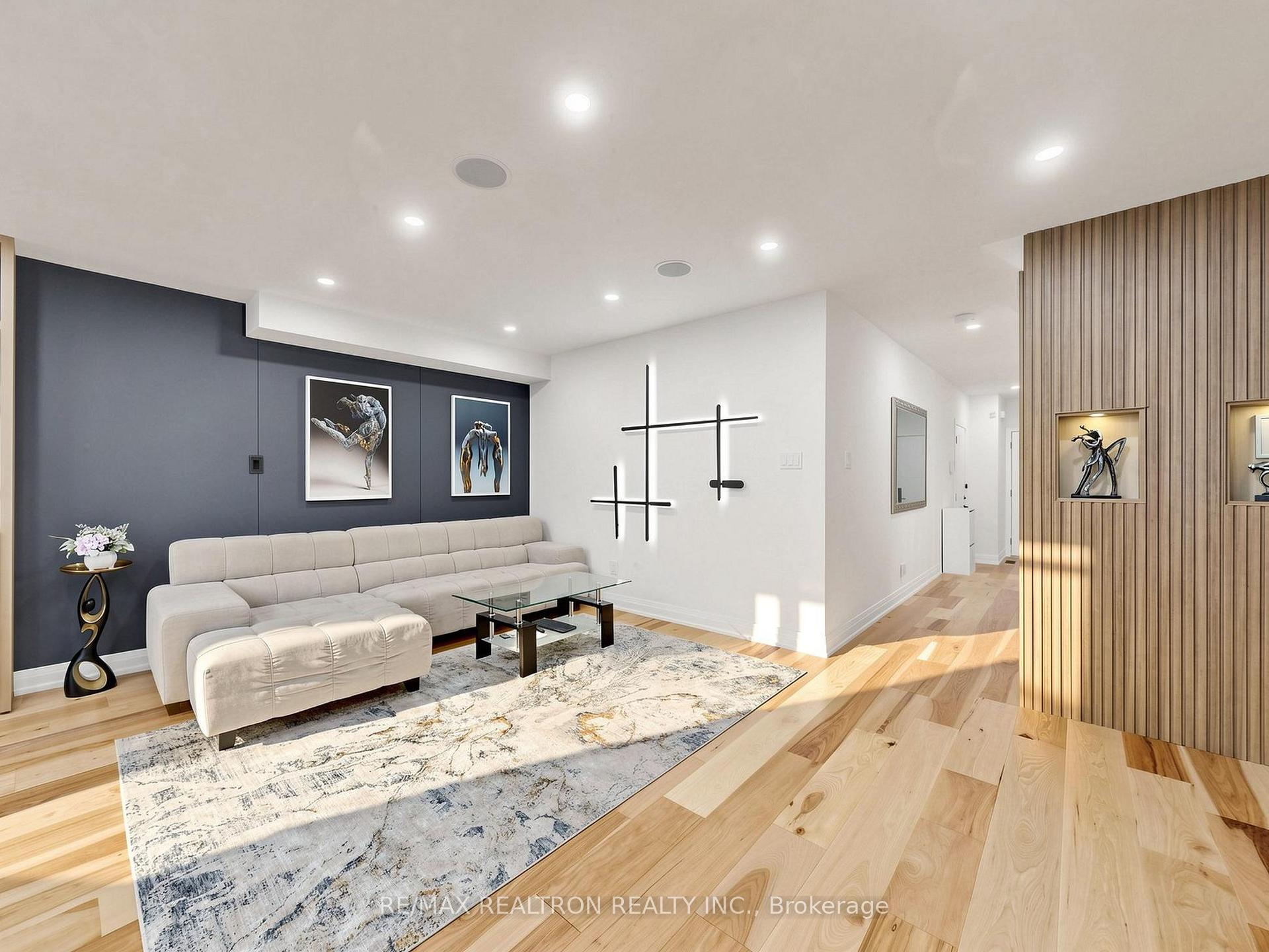 Photo 48 of 68 Dallimore Circle, North York, Banbury-Don Mills — HOMEH