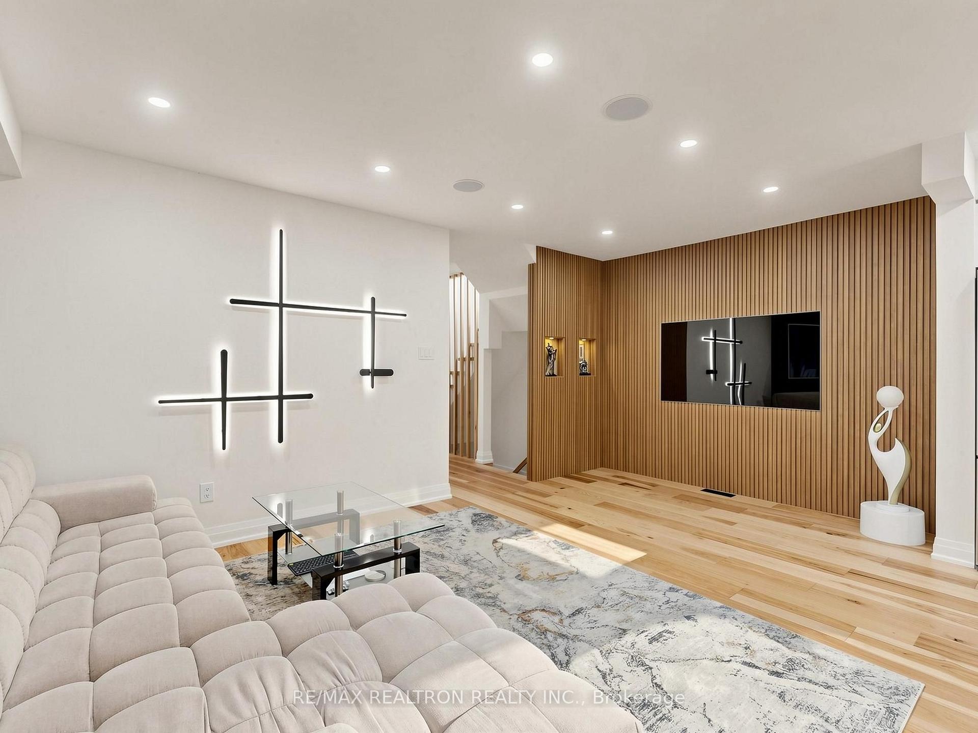 Photo 2 of 68 Dallimore Circle, North York, Banbury-Don Mills — HOMEH