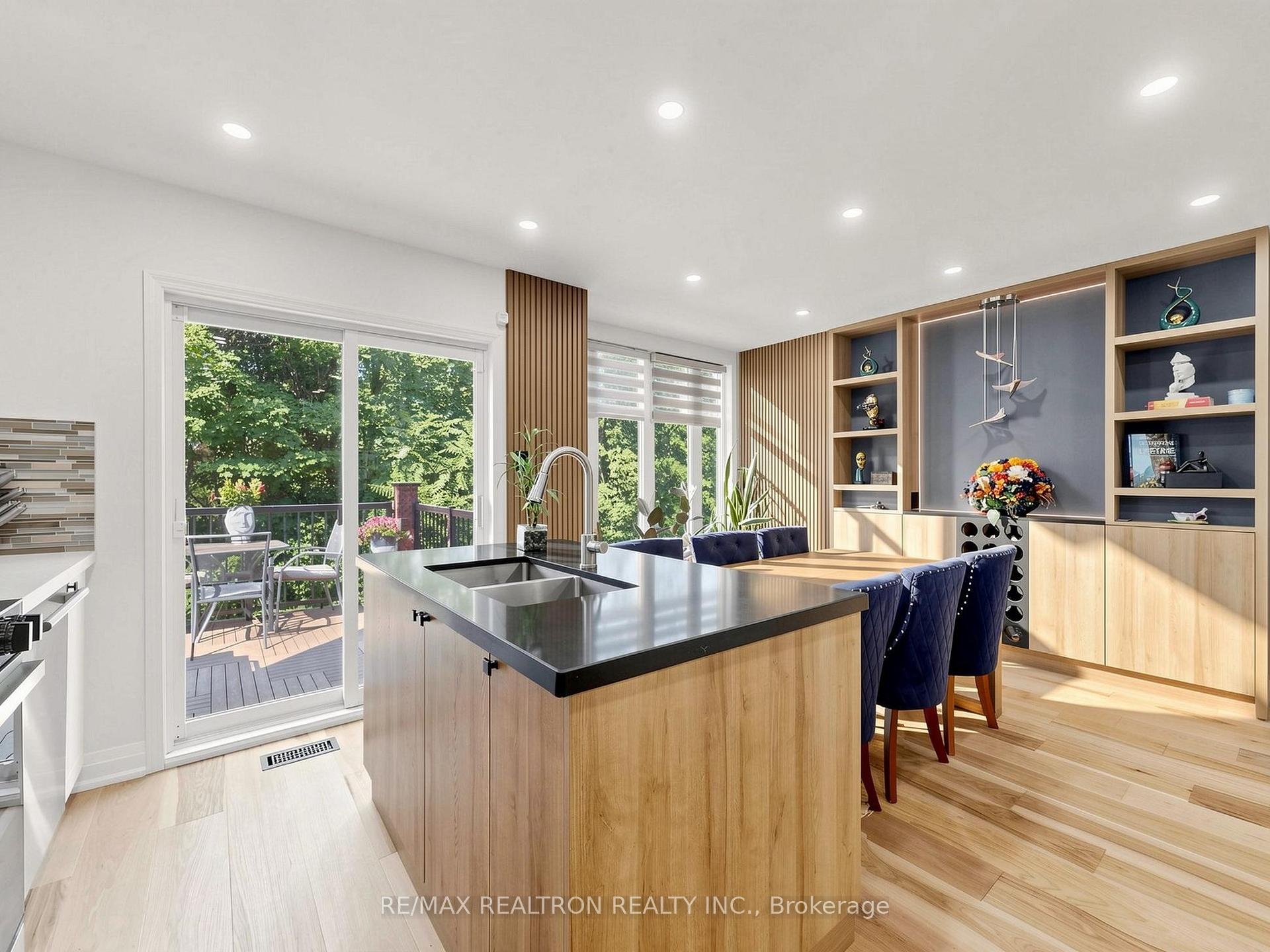 Photo 9 of 68 Dallimore Circle, North York, Banbury-Don Mills — HOMEH