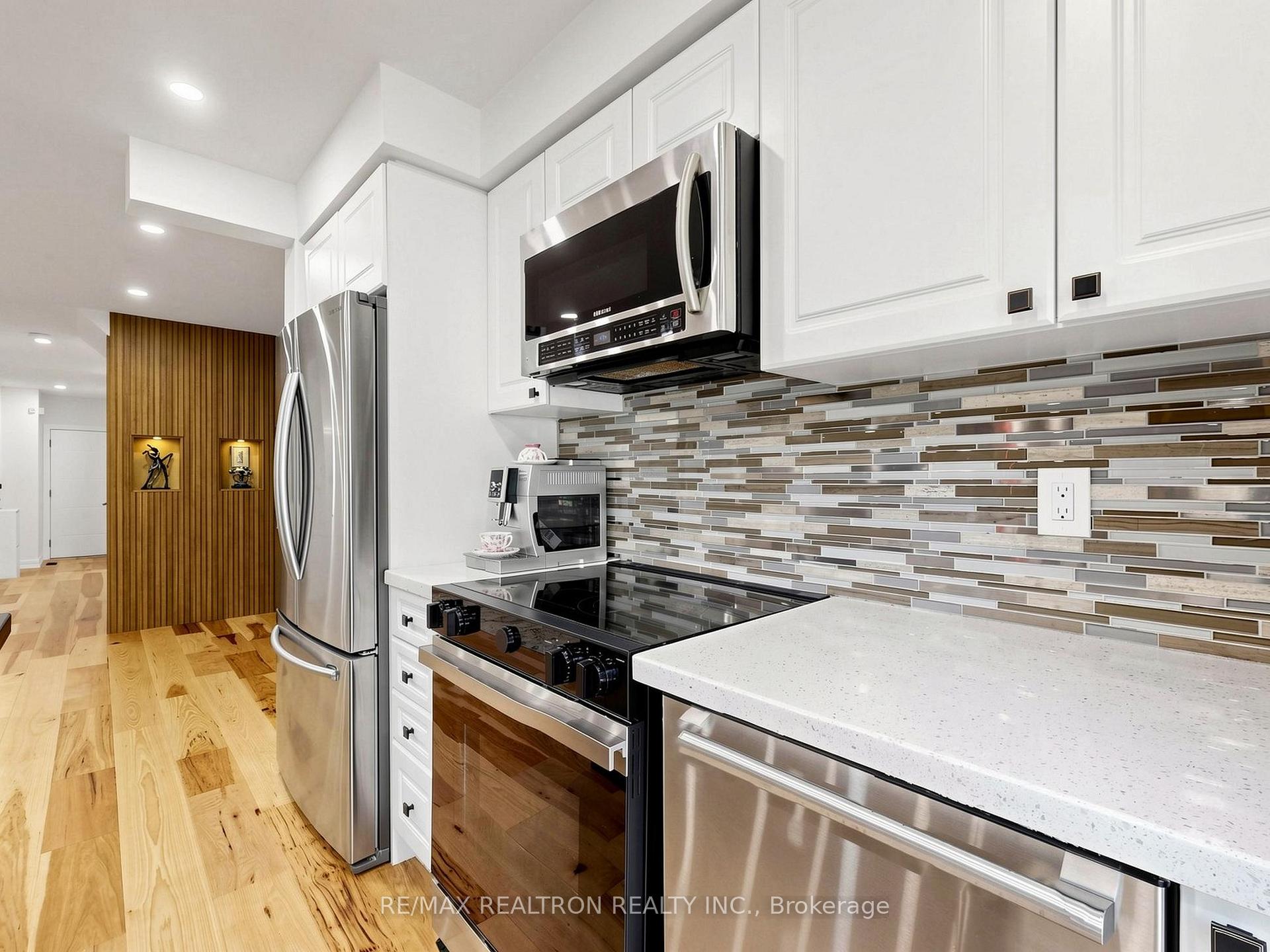 Photo 12 of 68 Dallimore Circle, North York, Banbury-Don Mills — HOMEH