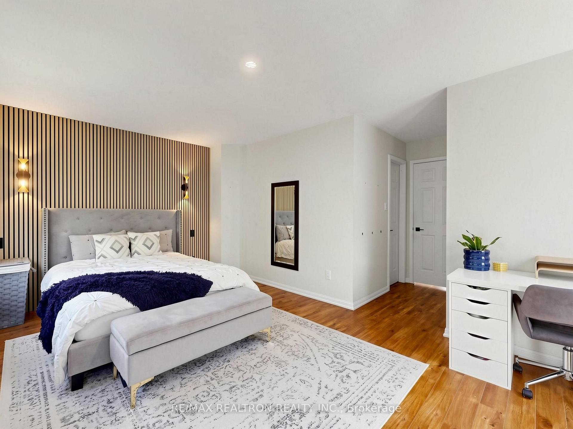 Photo 20 of 68 Dallimore Circle, North York, Banbury-Don Mills — HOMEH