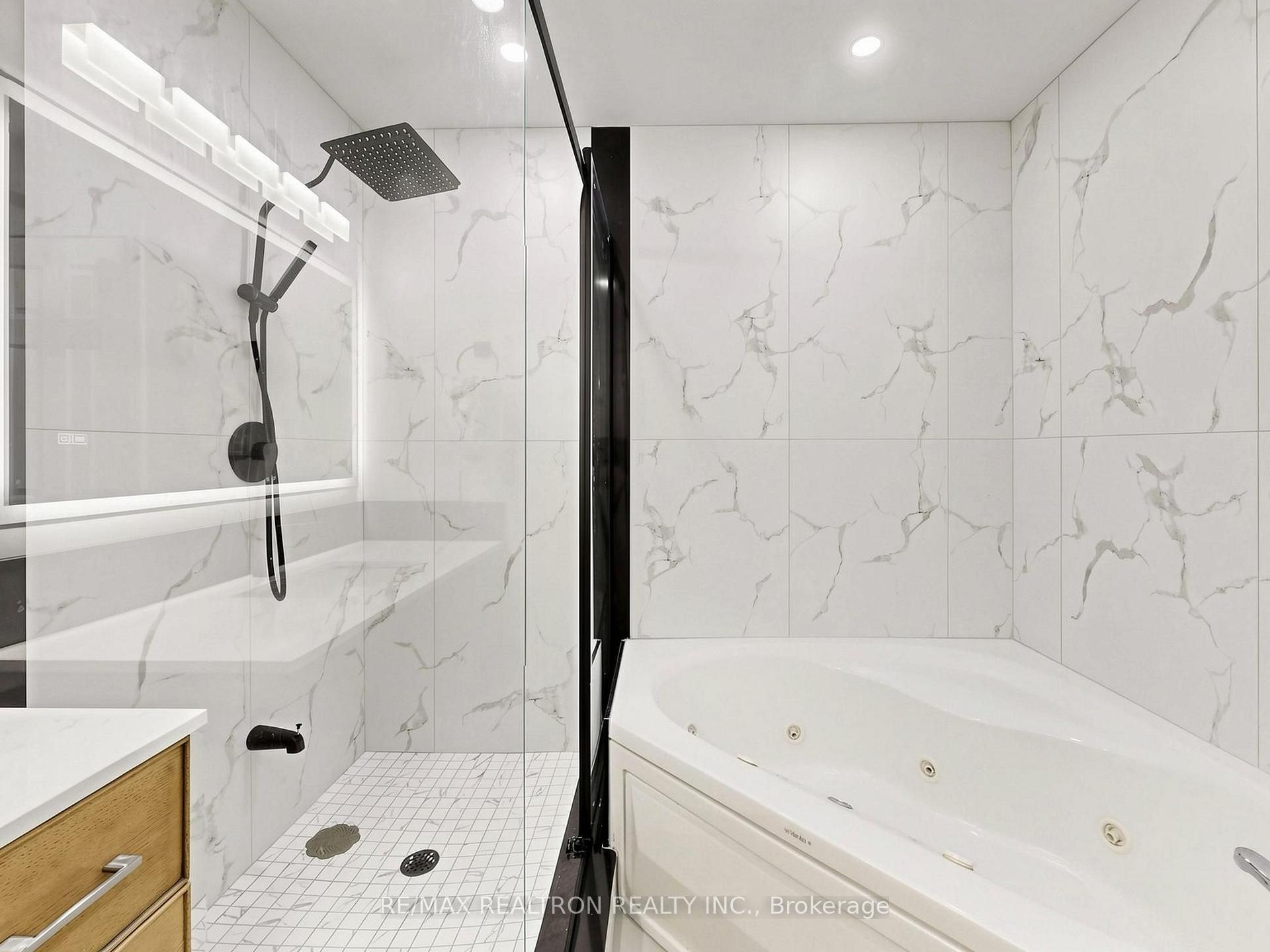 Photo 22 of 68 Dallimore Circle, North York, Banbury-Don Mills — HOMEH