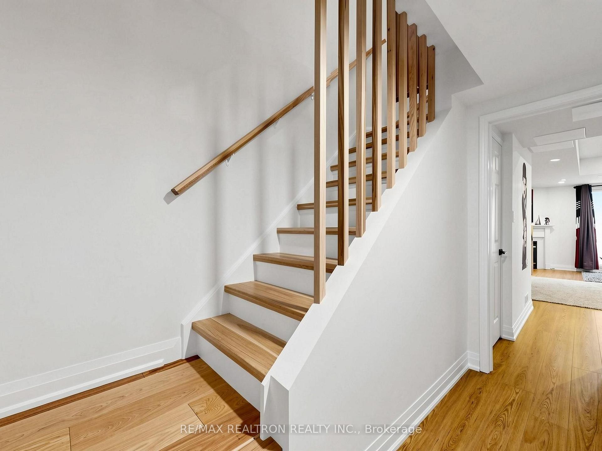 Photo 29 of 68 Dallimore Circle, North York, Banbury-Don Mills — HOMEH