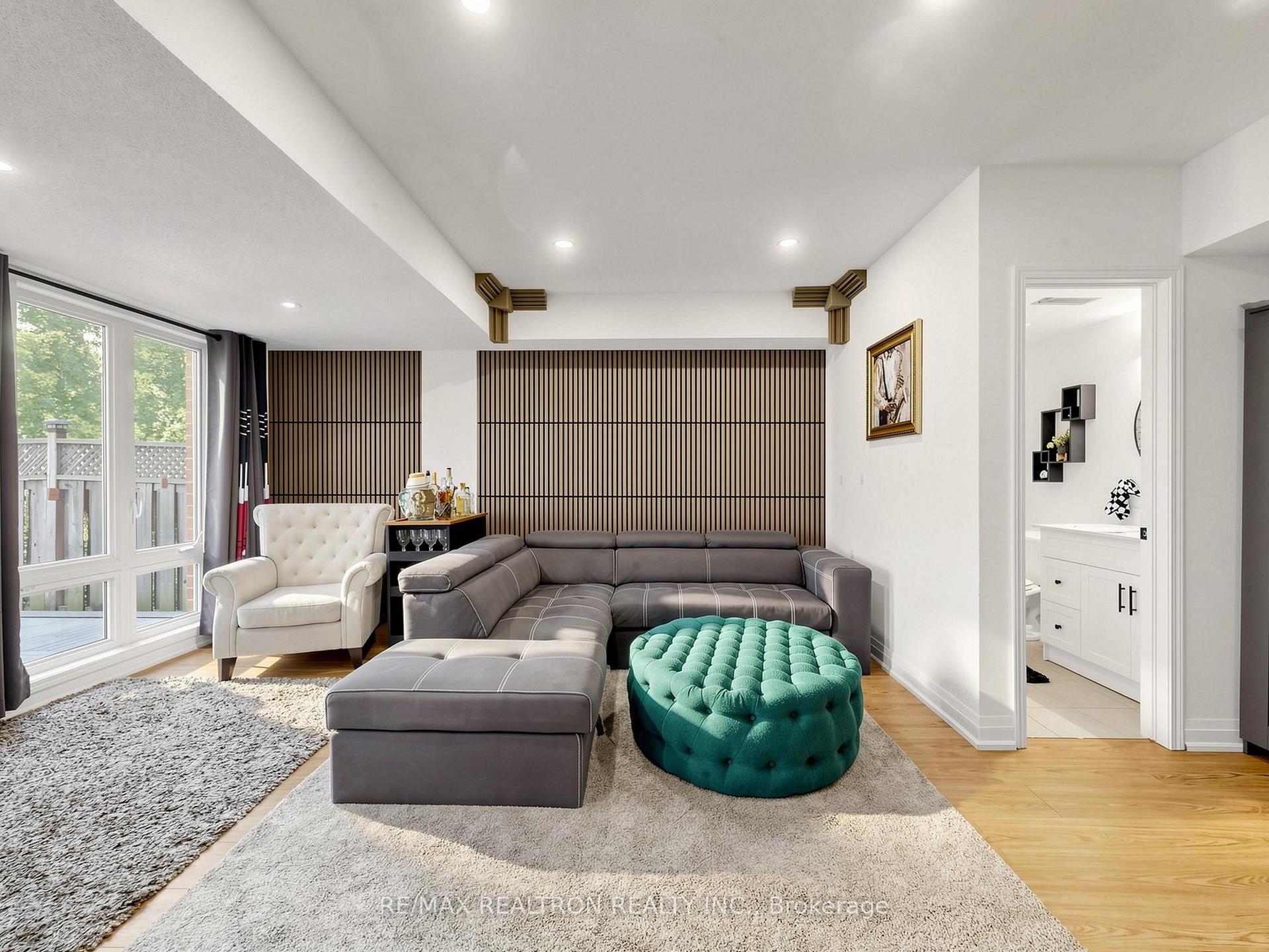 Photo 30 of 68 Dallimore Circle, North York, Banbury-Don Mills — HOMEH