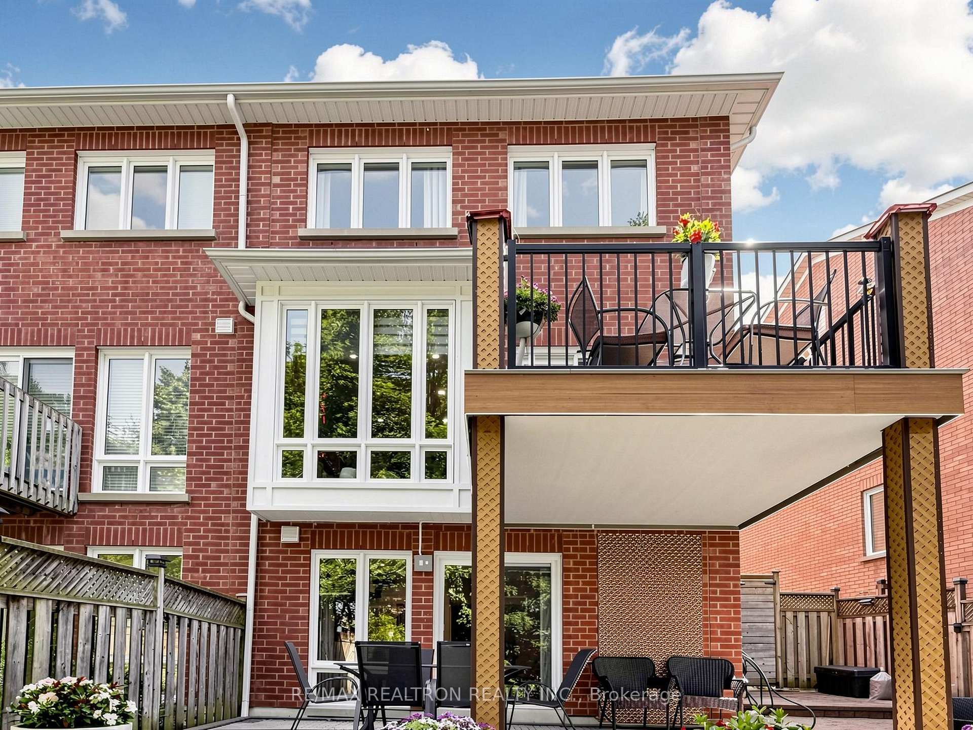 Photo 36 of 68 Dallimore Circle, North York, Banbury-Don Mills — HOMEH