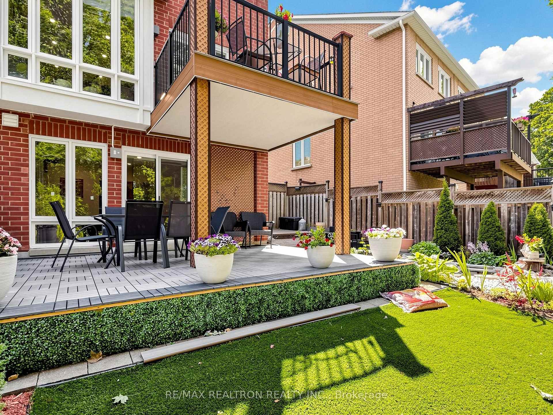 Photo 40 of 68 Dallimore Circle, North York, Banbury-Don Mills — HOMEH