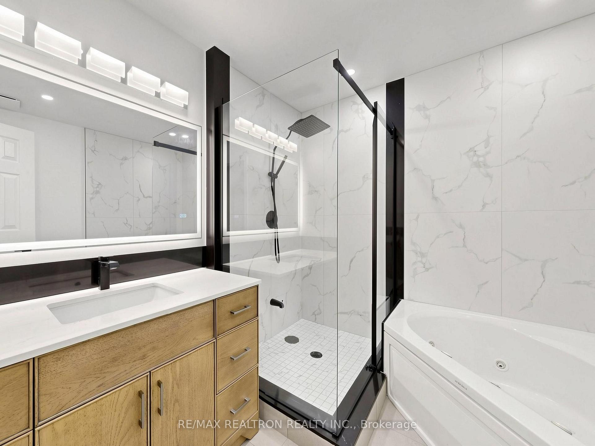 Photo 21 of 68 Dallimore Circle, North York, Banbury-Don Mills — HOMEH