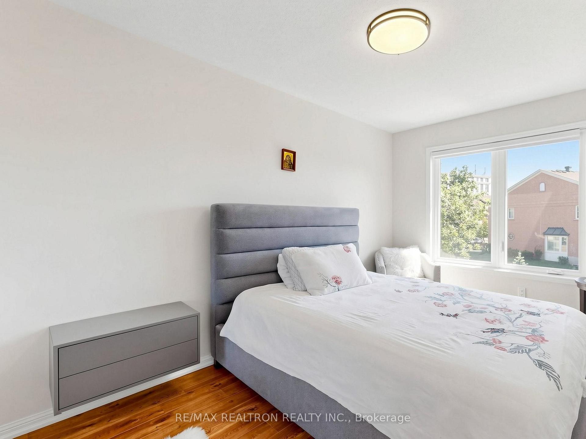Photo 50 of 68 Dallimore Circle, North York, Banbury-Don Mills — HOMEH