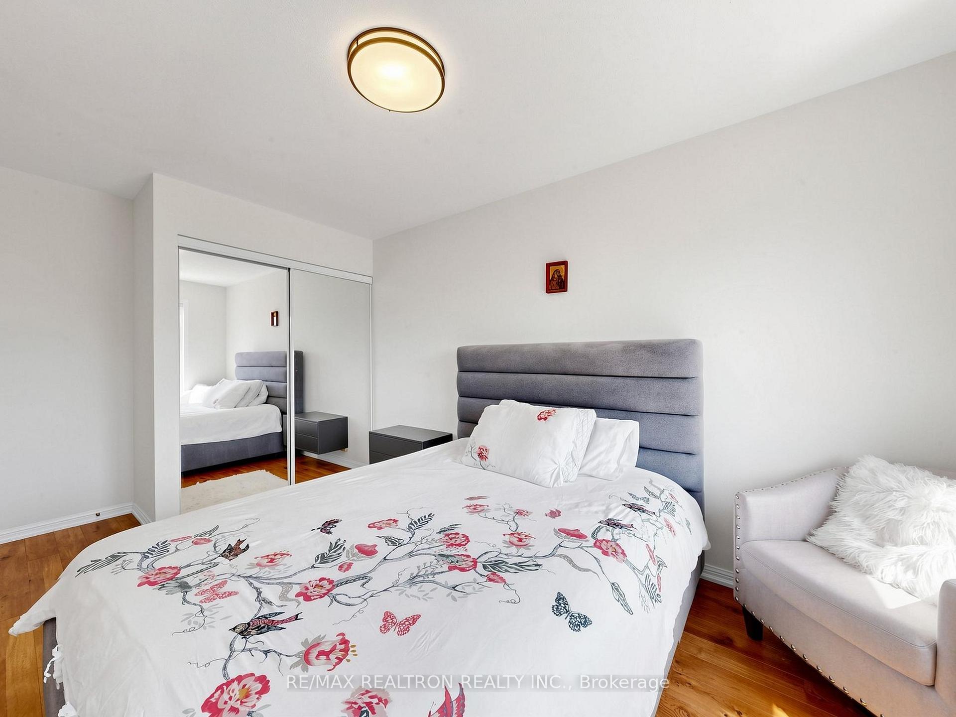 Photo 27 of 68 Dallimore Circle, North York, Banbury-Don Mills — HOMEH