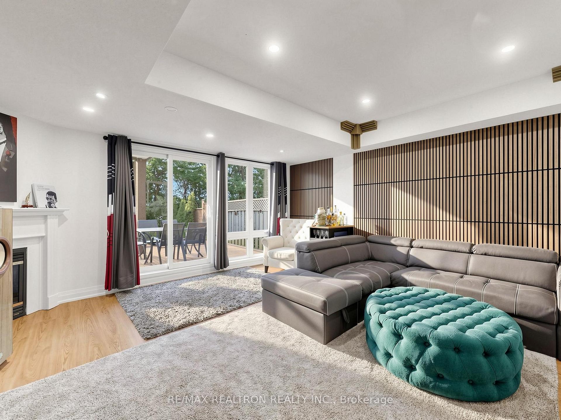 Photo 32 of 68 Dallimore Circle, North York, Banbury-Don Mills — HOMEH