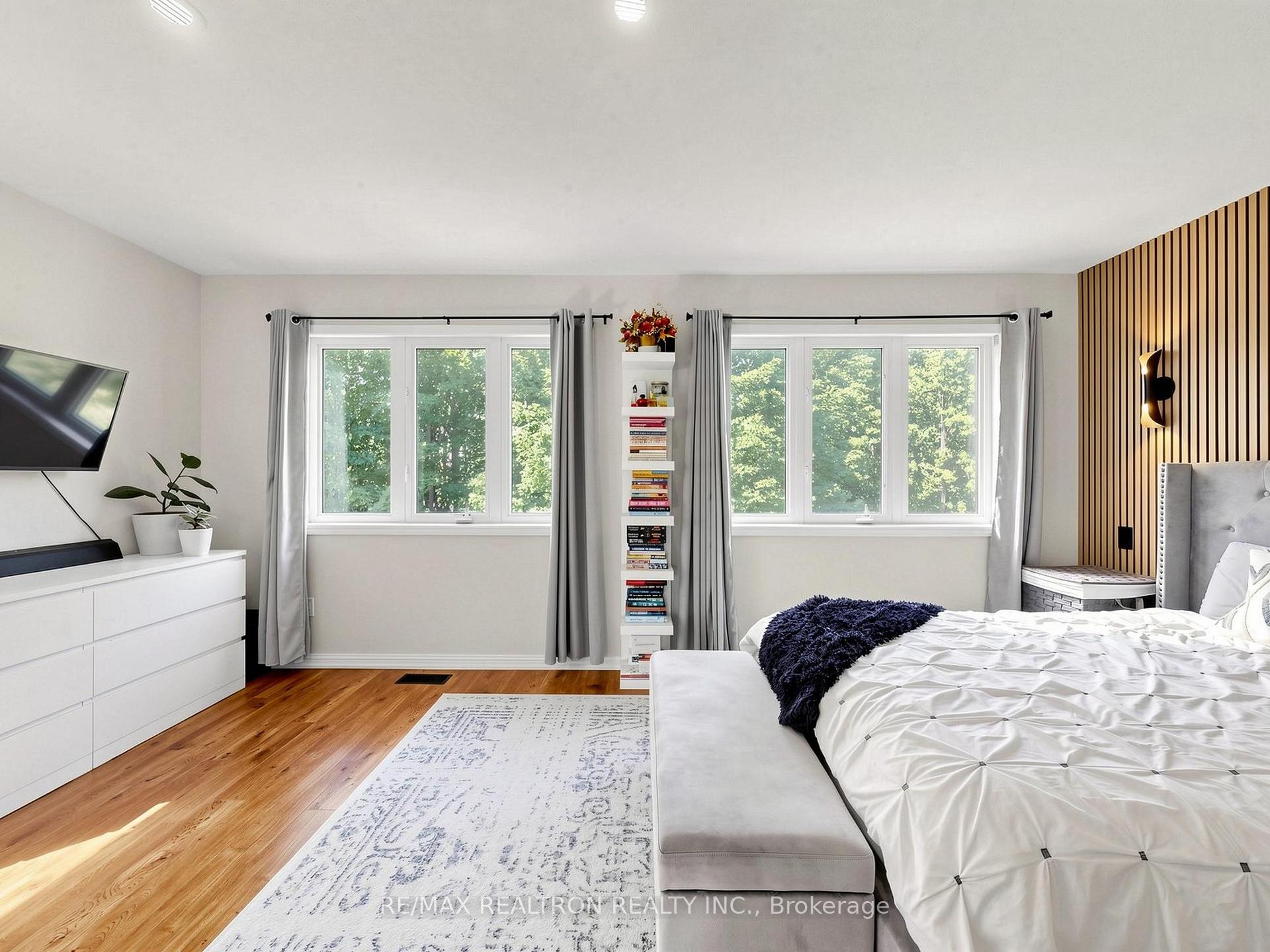 Photo 58 of 68 Dallimore Circle, North York, Banbury-Don Mills — HOMEH